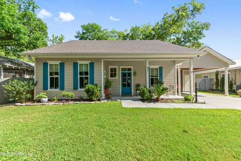 431 Demontluzin Ave, Bay Saint Louis, MS 39520