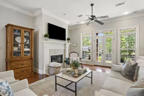 Living - 543 Turtle Ln, Brandon, MS 39047 photo 1 of 4