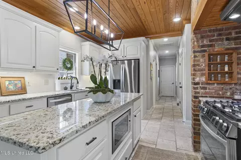 Entry Way - 543 Turtle Ln, Brandon, MS 39047 photo 4 of 4