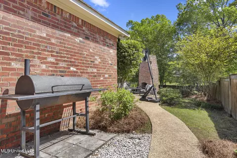 Exterior - 543 Turtle Ln, Brandon, MS 39047 photo 10 of 11