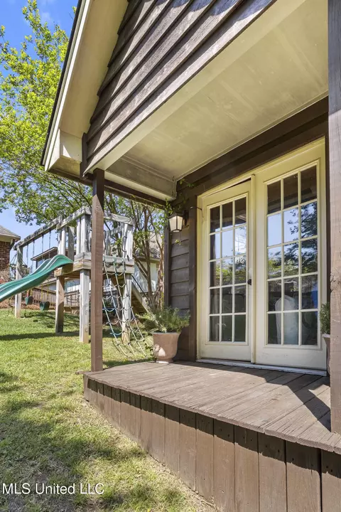 Exterior - 543 Turtle Ln, Brandon, MS 39047 photo 8 of 11