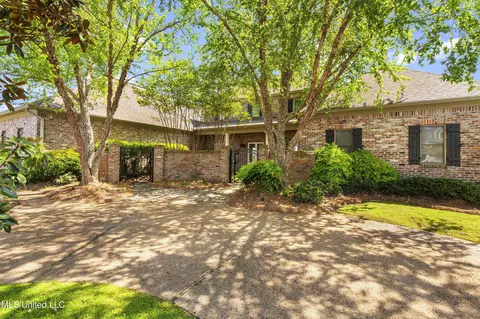 230 Belle Pointe Cir, Madison, MS 39110