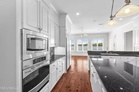 Kitchen - 230 Belle Pointe Cir, Madison, MS 39110 photo 1 of 2