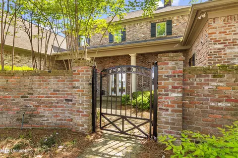 Exterior - 230 Belle Pointe Cir, Madison, MS 39110 photo 2 of 10