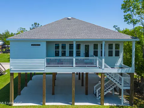 64 Fiber St, Bay Saint Louis, MS 39520