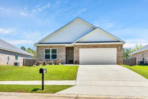 724 Waters View Dr, Biloxi, MS 39532