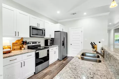 724 Waters View Dr, Biloxi, MS 39532 photo 13