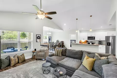 724 Waters View Dr, Biloxi, MS 39532 photo 11