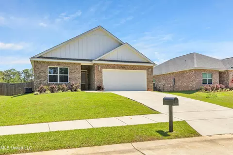 724 Waters View Dr, Biloxi, MS 39532 photo 2
