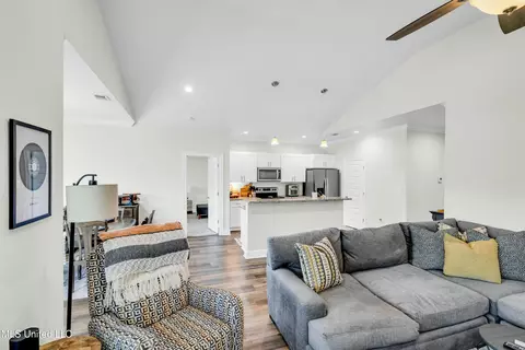724 Waters View Dr, Biloxi, MS 39532 photo 10
