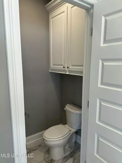 Bath - 485 Aurora Cir, Canton, MS 39046 photo 8 of 11