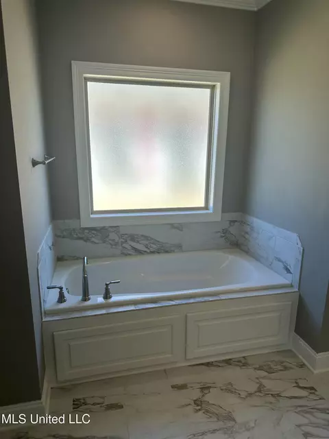 Bath - 485 Aurora Cir, Canton, MS 39046 photo 6 of 11