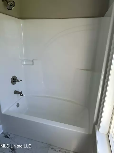 Bath - 485 Aurora Cir, Canton, MS 39046 photo 10 of 11