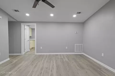 Living - 370 Mcgregor Rd, Wiggins, MS 39577 photo 2 of 3