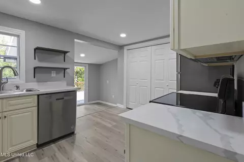 Kitchen - 370 Mcgregor Rd, Wiggins, MS 39577 photo 3 of 5