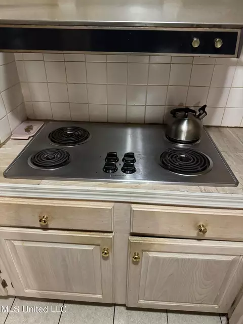 Kitchen - 2340 Queensroad Ave, Jackson, MS 39213 photo 3 of 4