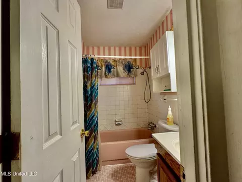 Bath - 2340 Queensroad Ave, Jackson, MS 39213 photo 1 of 1