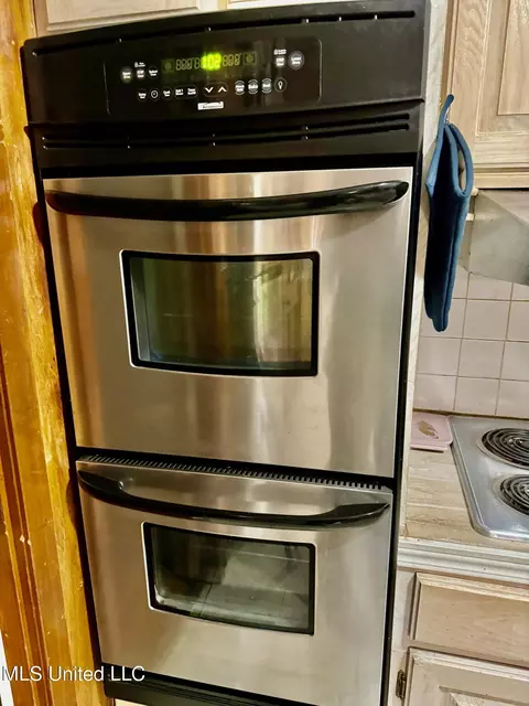 Kitchen - 2340 Queensroad Ave, Jackson, MS 39213 photo 2 of 4