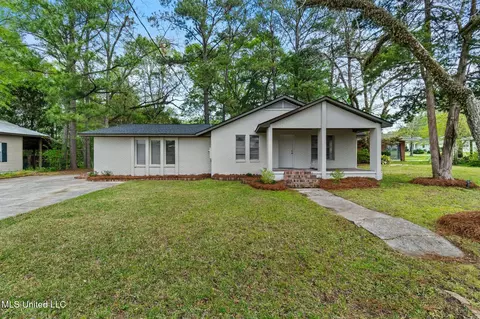32 Pine St, Sumrall, MS 39482