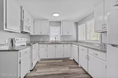 Kitchen - 32 Pine St, Sumrall, MS 39482 photo 1 of 2