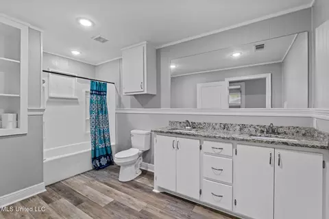 Bath - 32 Pine St, Sumrall, MS 39482 photo 1 of 1