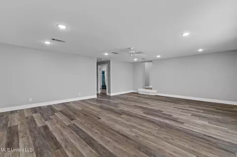 Living - 32 Pine St, Sumrall, MS 39482 photo 4 of 5