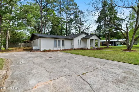 Exterior - 32 Pine St, Sumrall, MS 39482 photo 1 of 5