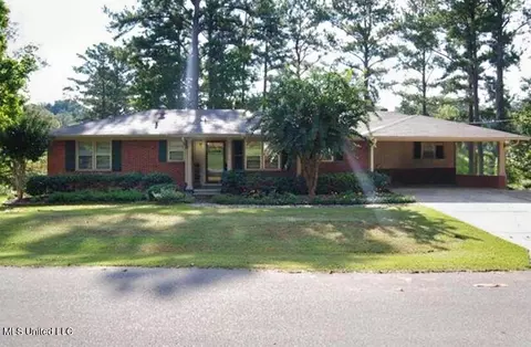 3110 W Lake Dr, Meridian, MS 39307