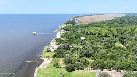 5701 Belle Fontaine Dr, Ocean Springs, MS 39564