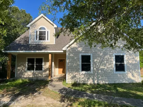 504 Taylor Trl, Waveland, MS 39576