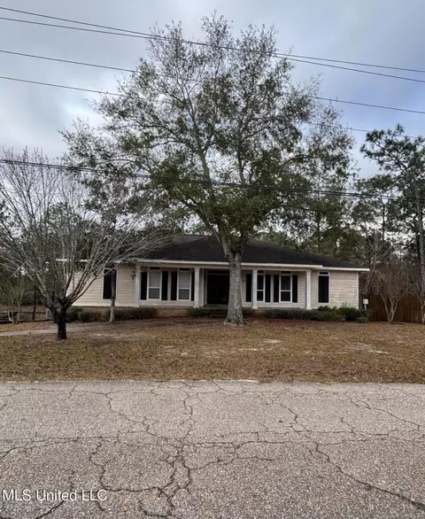 3135 Old Shell Landing Rd, Ocean Springs, MS 39564