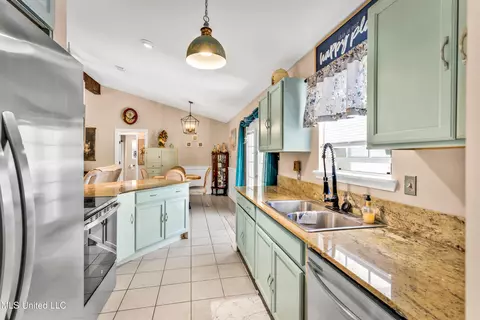 Kitchen - 8316 Amoka Dr, Diamondhead, MS 39525 photo 3 of 4