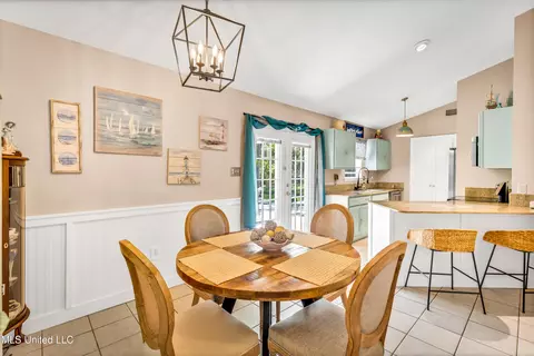 Dining - 8316 Amoka Dr, Diamondhead, MS 39525 photo 1 of 1