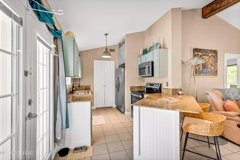 Kitchen - 8316 Amoka Dr, Diamondhead, MS 39525 photo 2 of 4