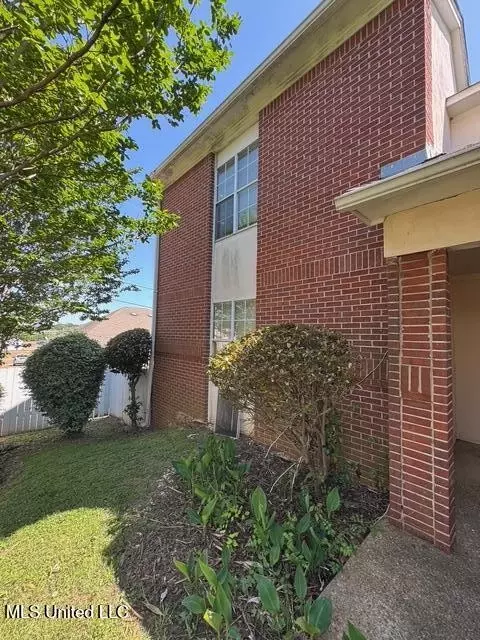 976 Garvin St, Jackson, MS 39206 photo 4