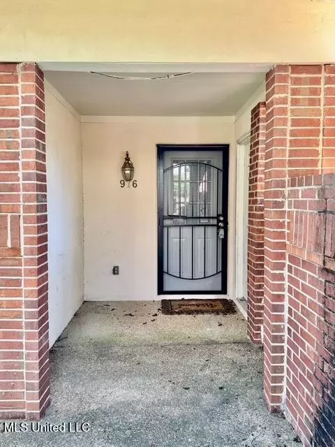 976 Garvin St, Jackson, MS 39206 photo 5