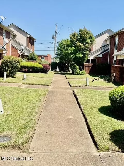 976 Garvin St, Jackson, MS 39206 photo 2