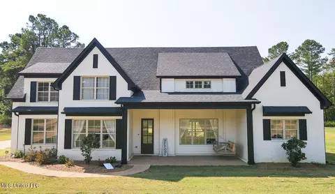 481 Poplar Ln, Holly Springs, MS 38635