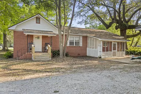 805 Mantou St, Pascagoula, MS 39567