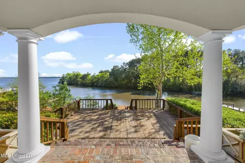 125 Overlook Pointe Dr, Ridgeland, MS 39157