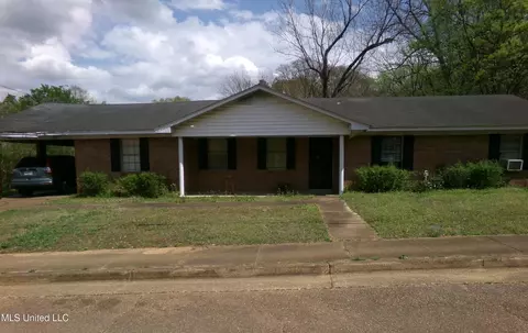 110 Mckinney St, Holly Springs, MS 38635