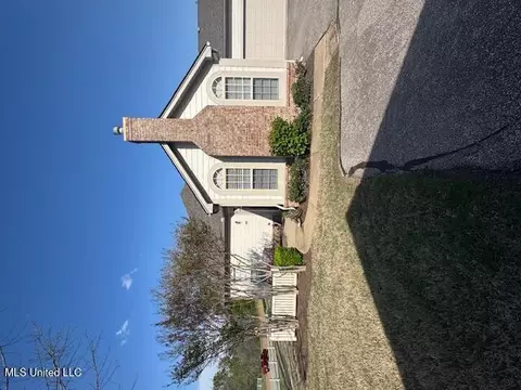 8948 Oak Branch Ln, Olive Branch, MS 38654