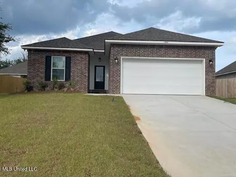 11442 Crystal Lake Dr, Gulfport, MS 39503