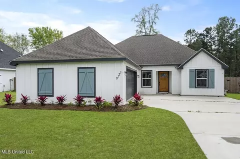 9121 Seahorse Ave, Ocean Springs, MS 39564