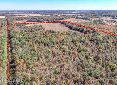 5151 Nash Rd, Batesville, MS 38606