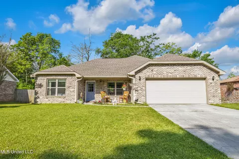 15155 Sunset Dr, Gulfport, MS 39503