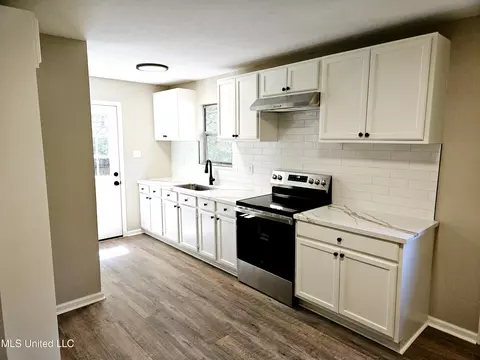 Kitchen - 3925 Harold Dr, Jackson, MS 39212 photo 2 of 4