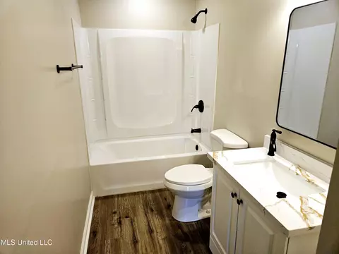 Bath - 3925 Harold Dr, Jackson, MS 39212 photo 2 of 2
