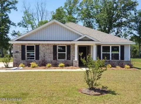 34 Kings Crossing Dr, Lucedale, MS 39452