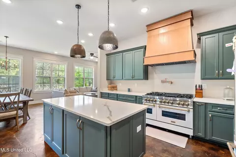 Kitchen - 6978 Vaiden Rd, Hernando, MS 38632 photo 4 of 8